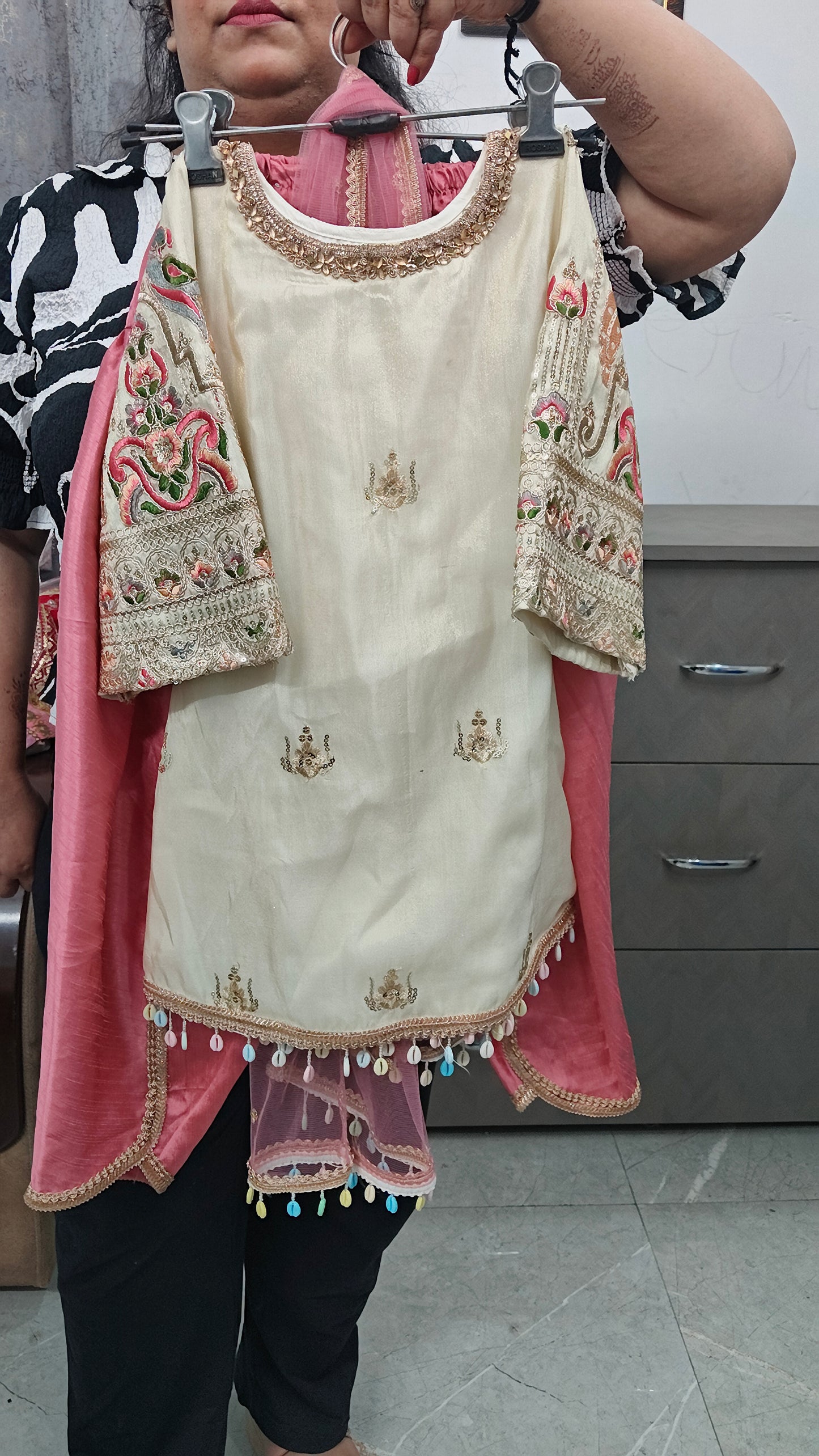 Pure cosmos Tishue embroidered tulip set